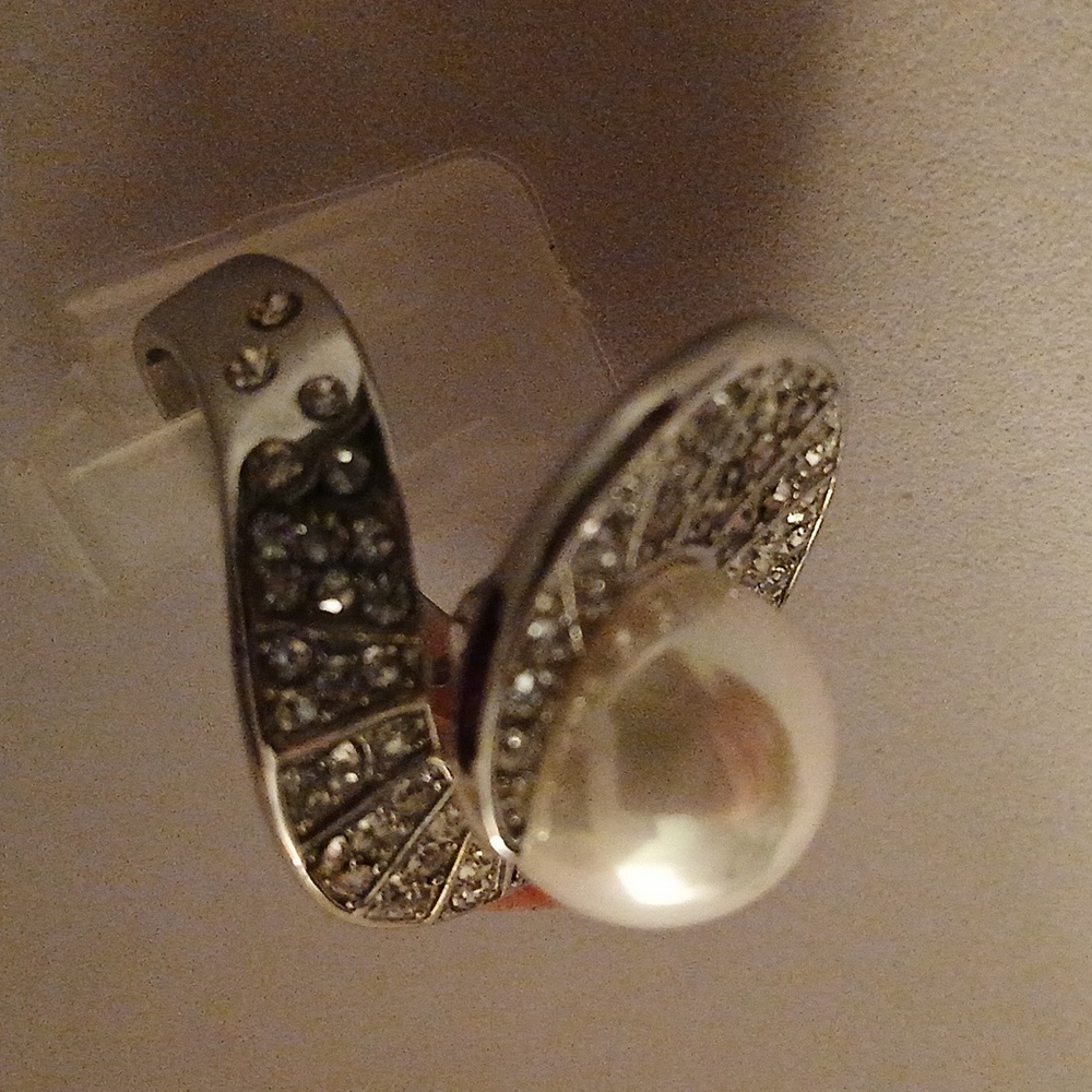 2331591-2. Simulated Pearl, Austrian Crystals Ring in 316L Stainless - Picture 5 of 7